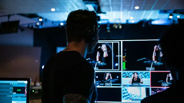 Suomen Lehdistö selvitti, miten suomalaiset mediatalot hyödyntävät tekoälyä
